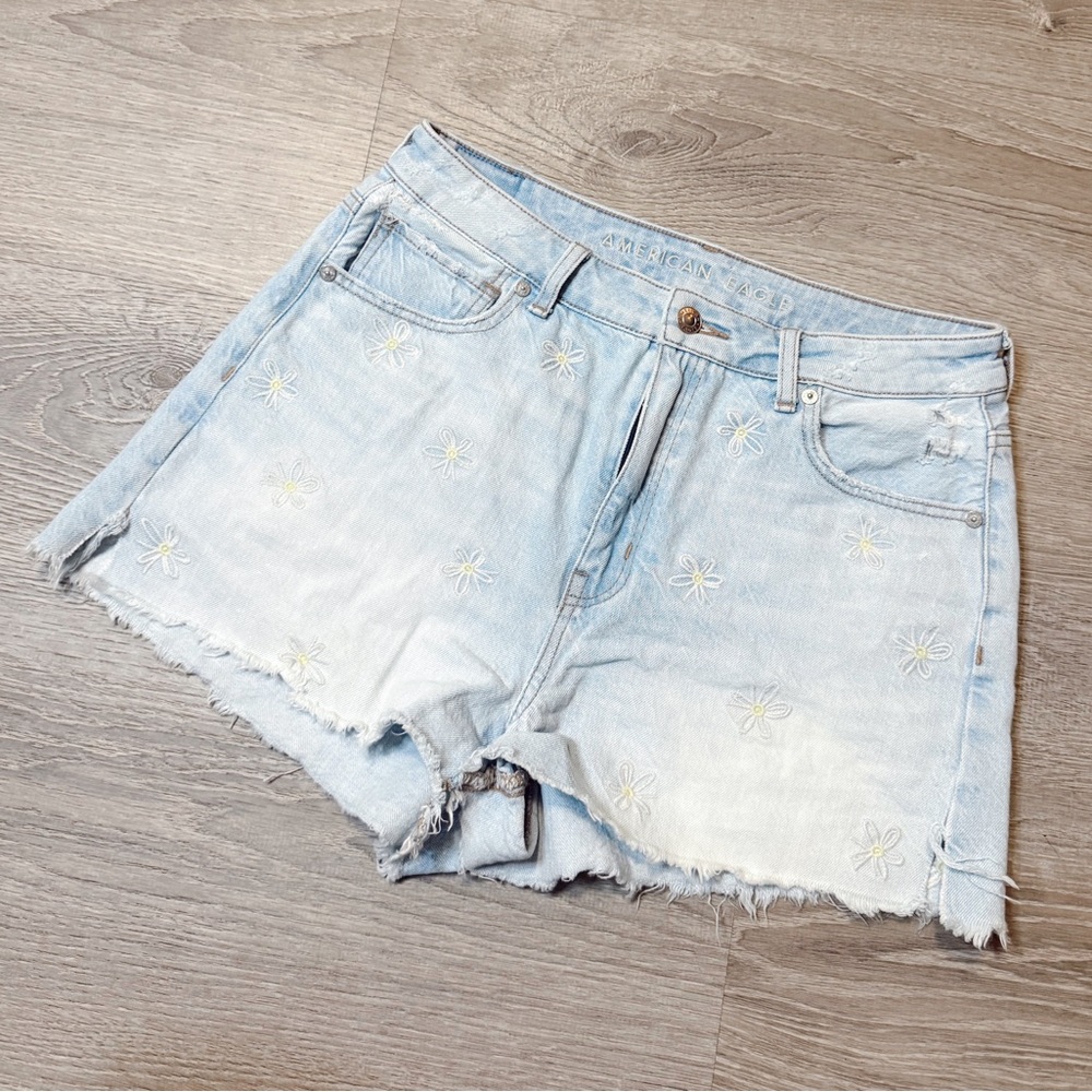 •AMERICAN EAGLE• DAISY MOM SHORTS
